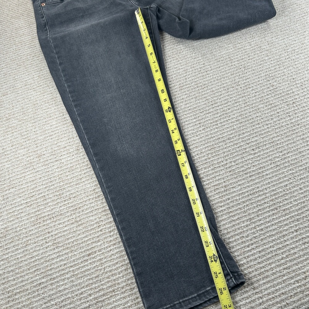 Levi's Mid Rise Boyfriend Jeans Womens 31 (Actual 34) Black Faded Denim 19887 - Picture 7 of 14